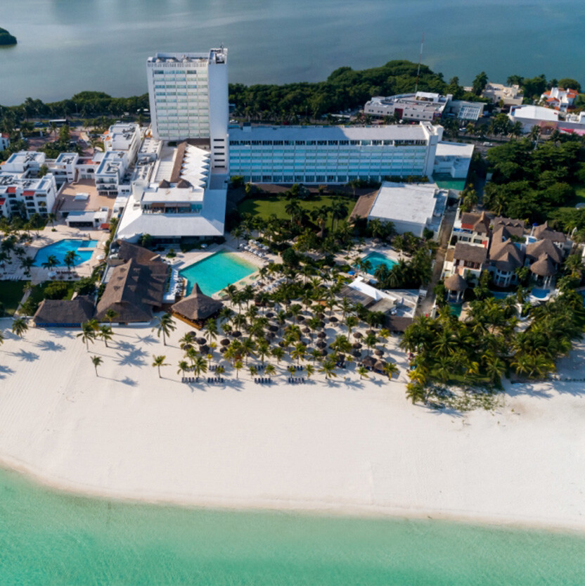 Disfruta de una estancia única en los mejores hoteles en Cancún con vista al mar