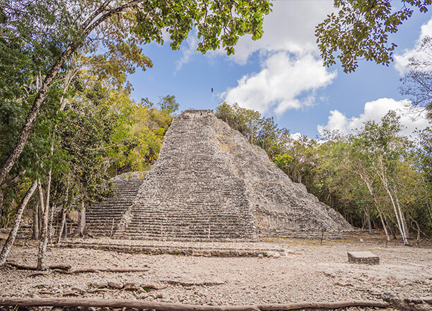 Tours en Cancún a zonas arqueológicas como Cobá