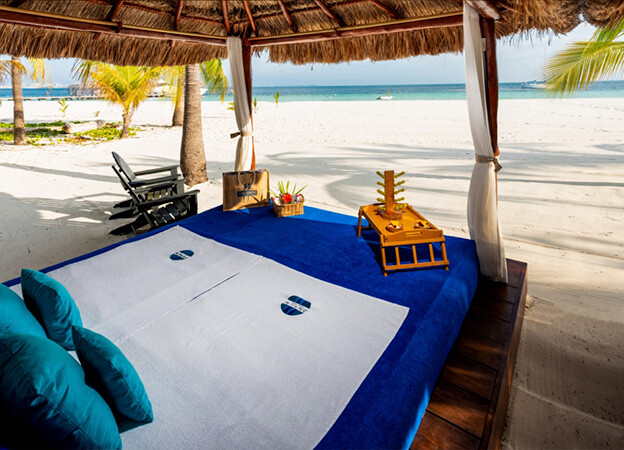 Club de playa en resort en Cancún para hacer deportes acuáticos