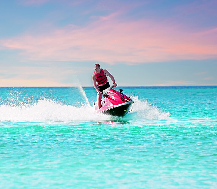 Atracciones turísticas en Cancún: moto sky sobre el mar