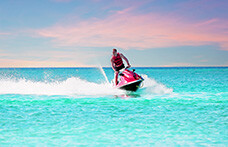 Atracciones turísticas en Cancún: moto sky sobre el mar